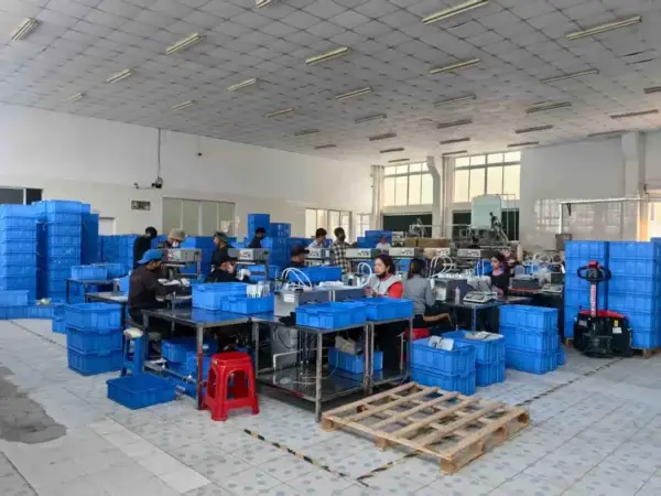 Cryozin factory team assembling reusable hot and cold packs